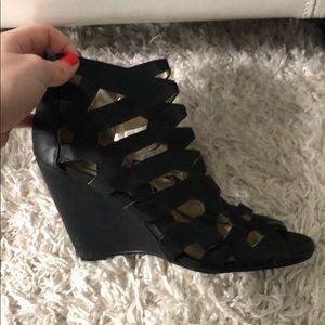 Black wedges